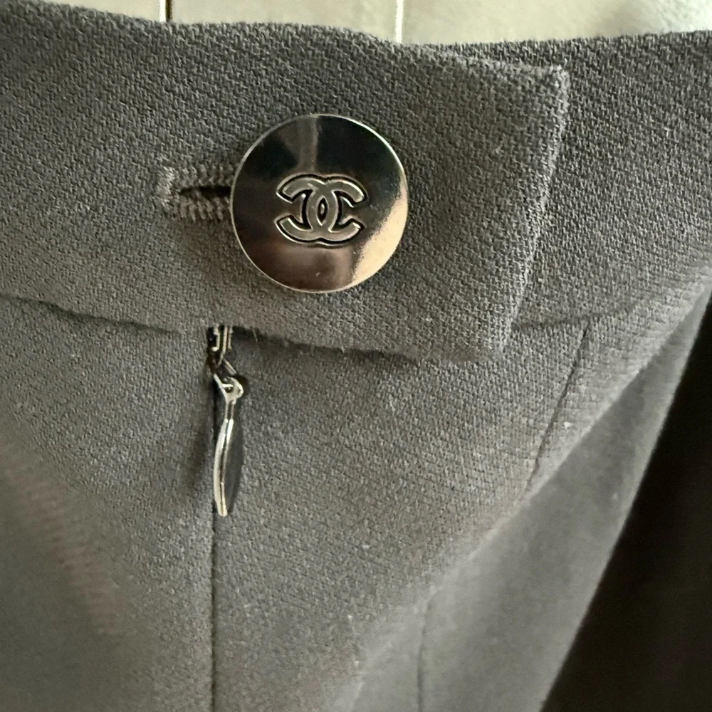 CHANEL Black Wool Skirt •44